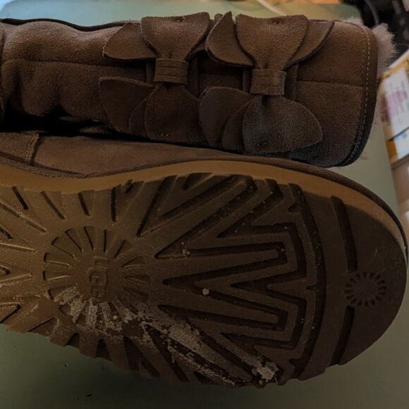 Size 6 Bailey Bow Ugg Boot - Picture 3 of 3